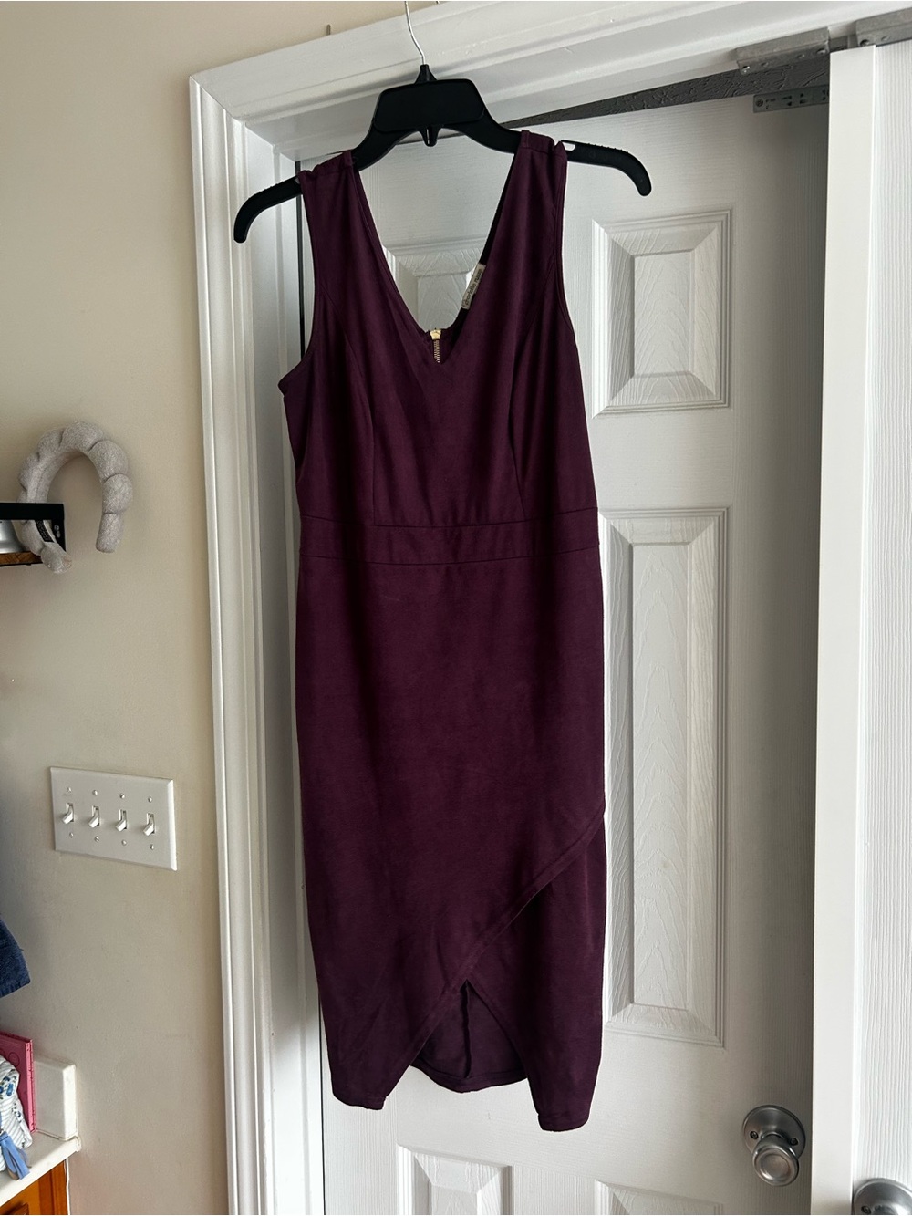 Sleeveless V-Neck Midi Dress in Deep Plum - Charlotte Russe